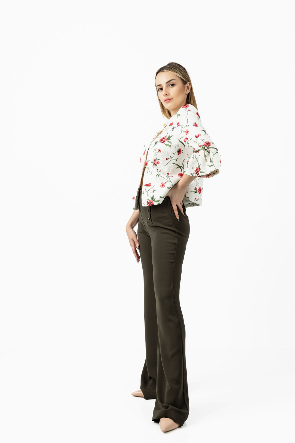 Wide-leg trousers in green – Side view – Silvy Rowson