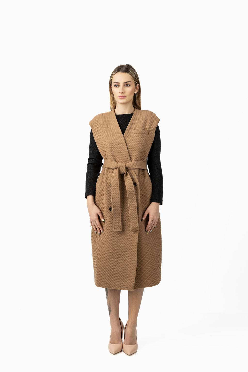 Sleeveless coat in brown rips