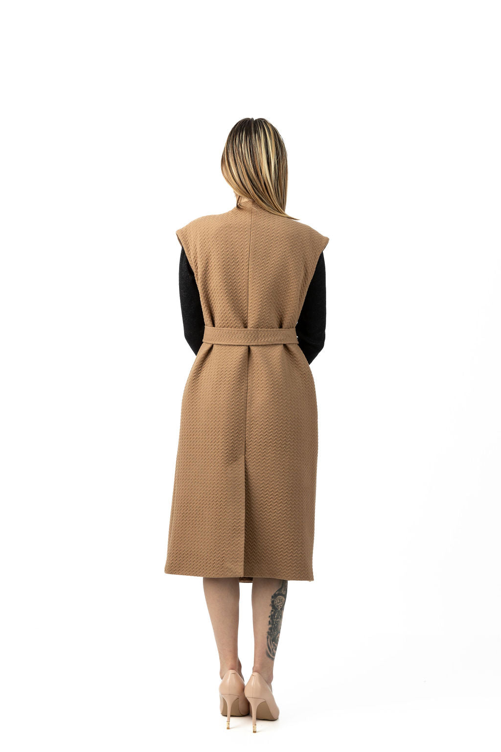 Sleeveless coat in brown rips