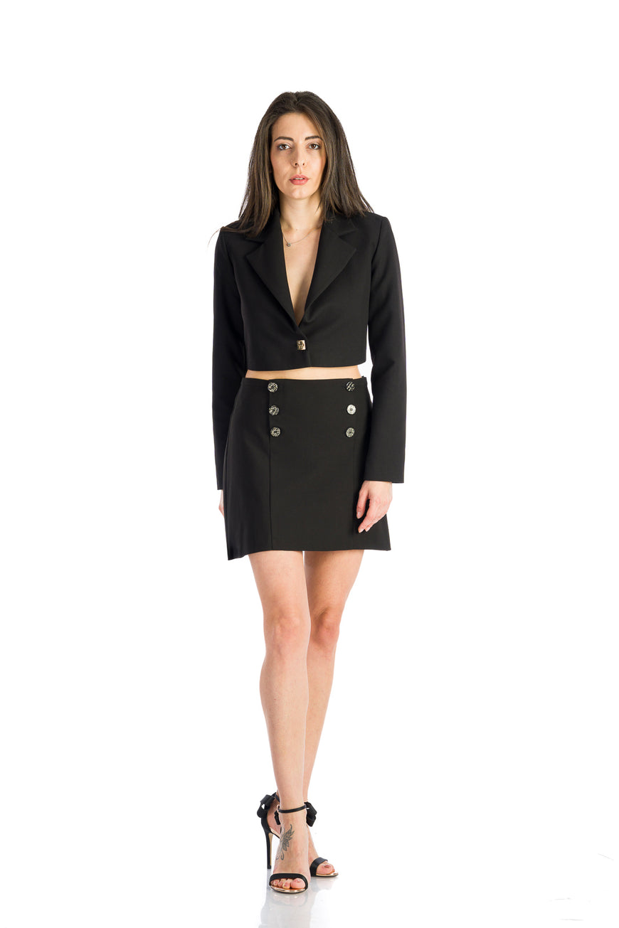 Късо черно сако