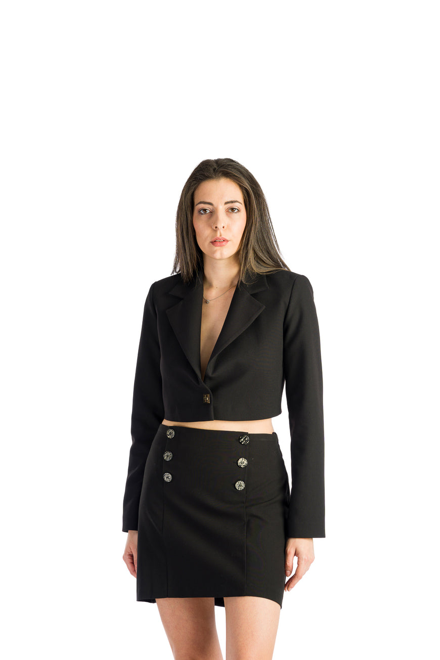 Късо черно сако