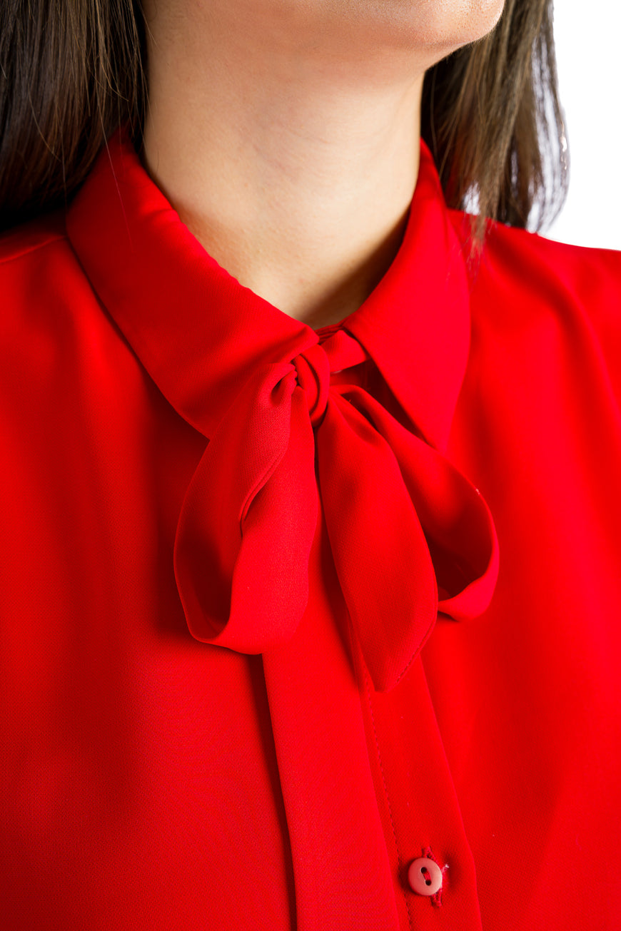 Sleeveless shirt with ruffles in red