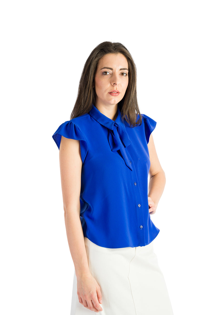 Sleeveless shirt with ruffles in blue