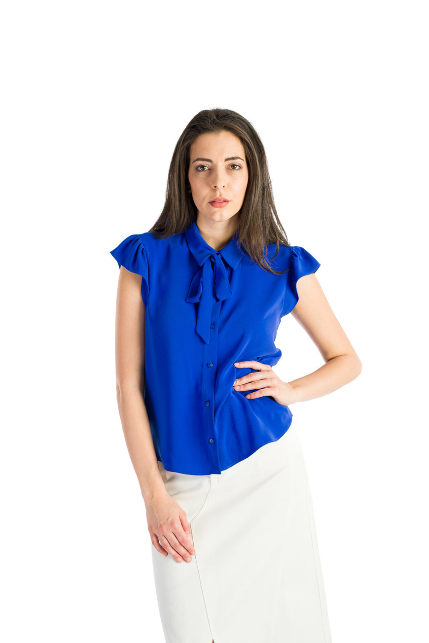 Sleeveless shirt with ruffles in blue