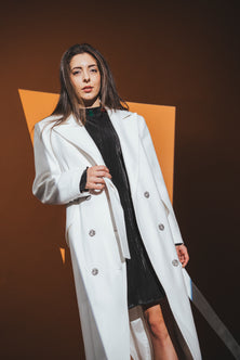 White coat Merry – Detail close-up – Silvy Rowson