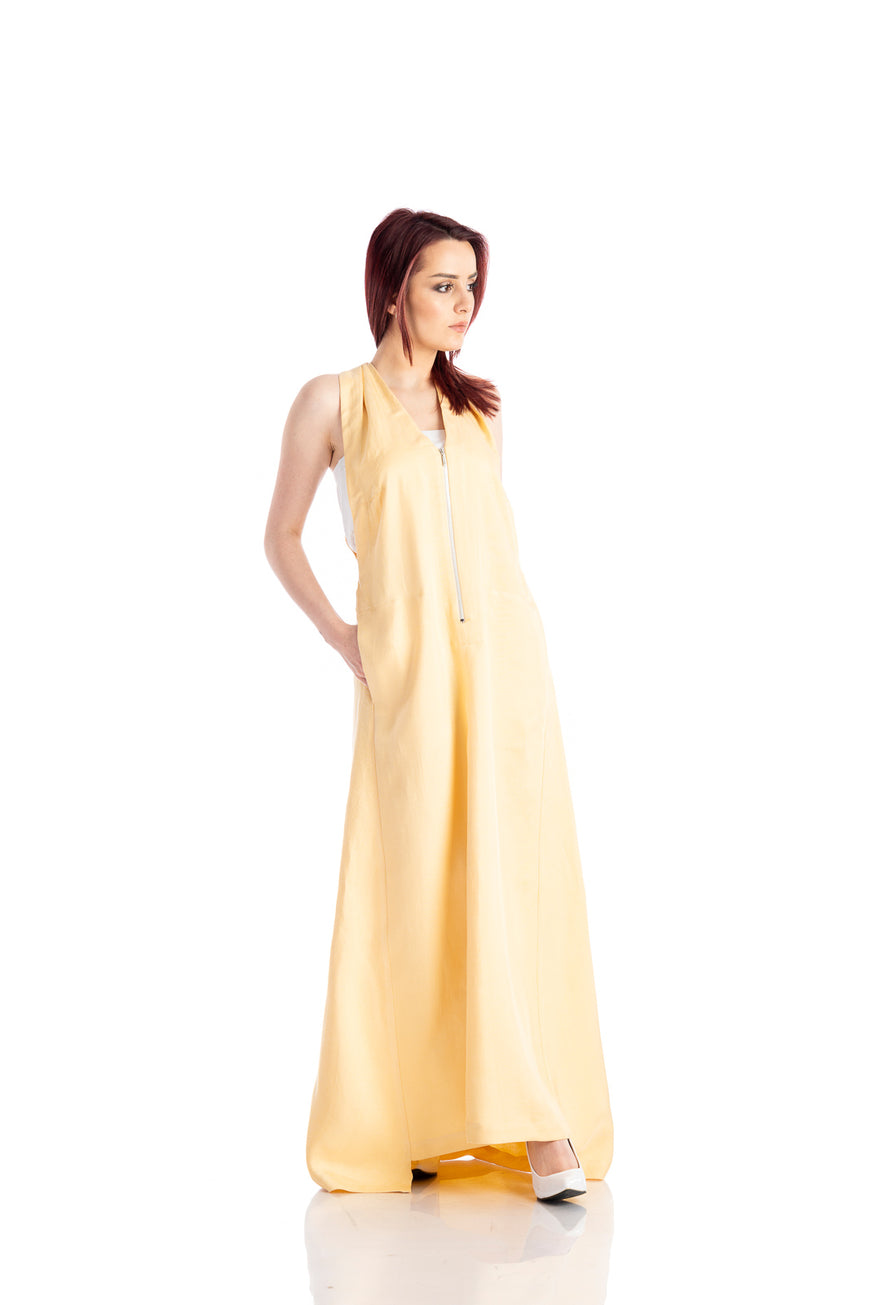 Loose dress in yellow linen