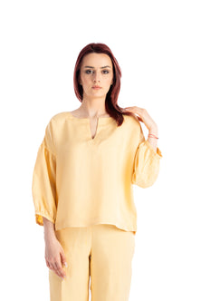 Blouse in yellow linen with 3/4 sleeves – Alternate angle – Silvy Rowson