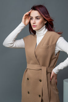 Sleeveless coat in brown rips – Back view – Silvy Rowson