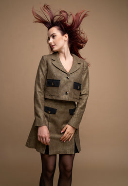 Short-cut jacket in golden pepita