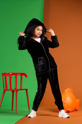 Sports pants in black velvet – Back view – Silvy Rowson