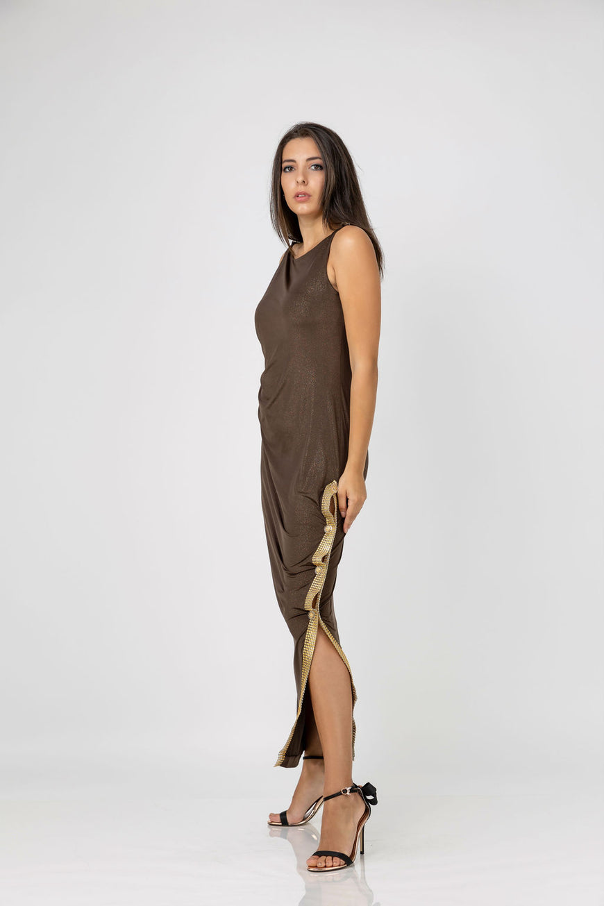 Dress in brown tricot with golden sprinkles