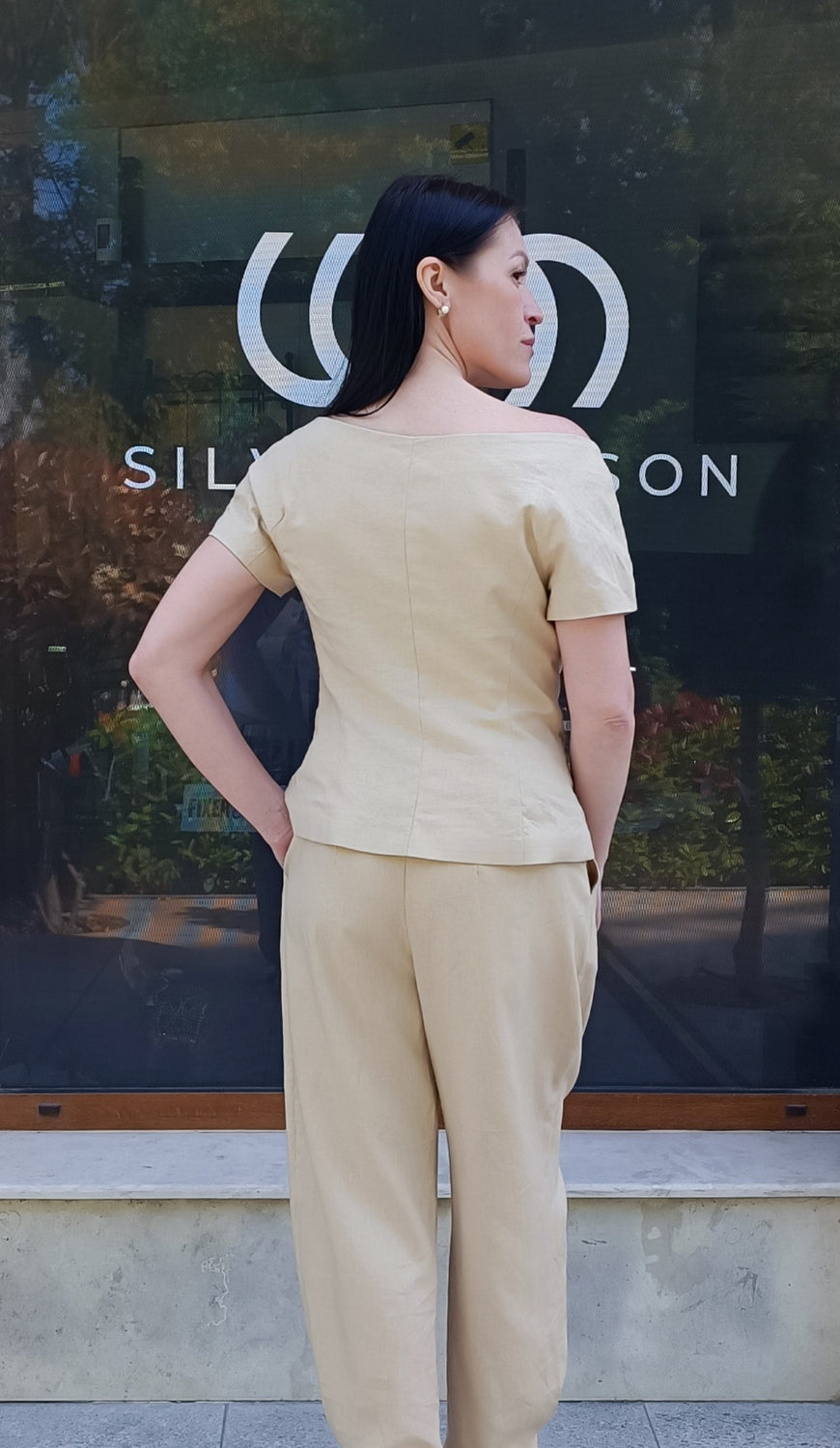 Cropped Linen Blazer with Boat Neckline Refined