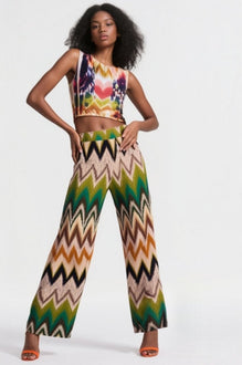 Pants with a loose design in brown