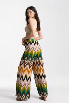 Pants with a loose design in brown