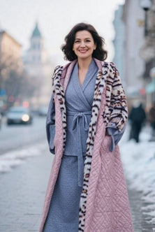 Sleeveless knee-long Jacket in light powder colour