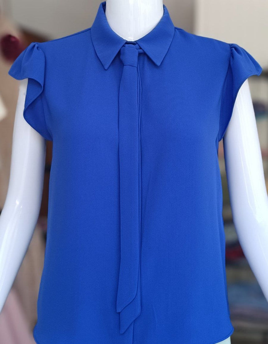 Sleeveless shirt with ruffles in blue