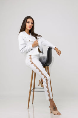 Slim trousers in white with lace edging