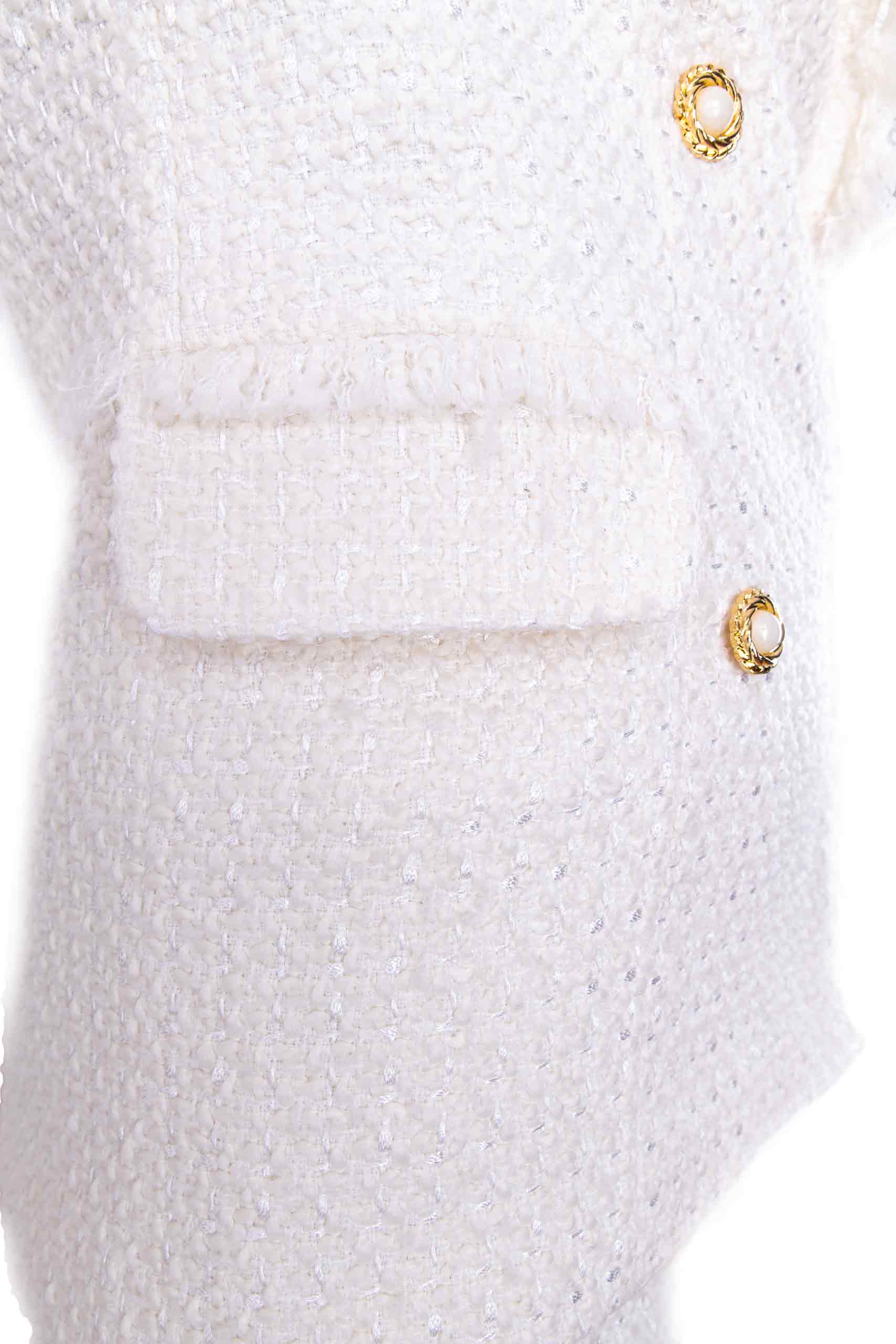Boucle jacket in white – Detail close-up – Silvy Rowson