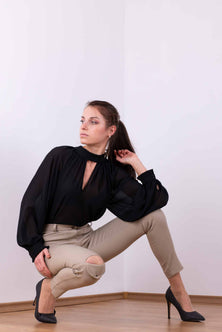 Blouse pleated – Detail close-up – Silvy Rowson