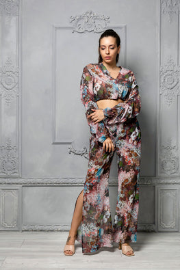 Crop top with extra large sleeves – Front view – Silvy Rowson